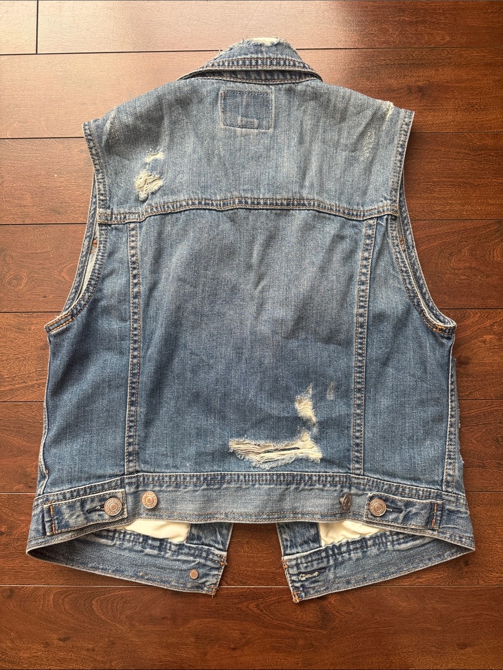 American Eagle Distressed Light Wash Denim Vest - Picture 8 of 8